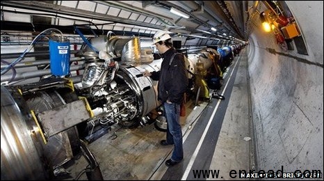 日内瓦大型强子对撞机关闭一年进行安全检修_