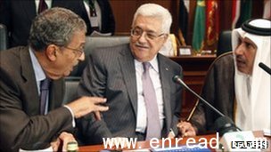 Palestinian leader Mahmoud Abbas (C) got backing in Sirte from Arab League ministers