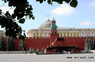 Two-thirds of Russians want Vladimir Lenin to be removed from his Red Square mausoleum in central Moscow, a new poll has shown.