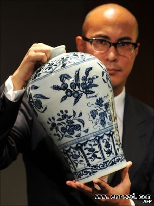 Chinese Ming dynasty vase made a $21.6 million is getting