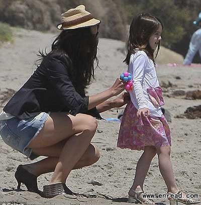 High heels on the beach? Katie Holmes and daughter Suri Cruise in the sand