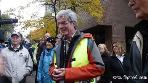 A 56-year-old Canadian man who left home after his business went bankrupt completed an 11-year walk around the world on Sunday.