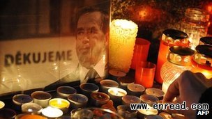 Hundreds of candles have been lit in memory of Vaclav Havel in Prague\s Wenceslas Square