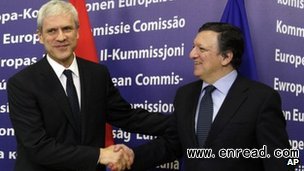 Mr Barroso (right) earlier told the Serbian president Boris Tadic that Belgrade 