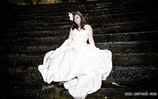Photographer Arran Tomlinson is pioneering the idea – also known as fearless bridal or rock the frock, in Britain.