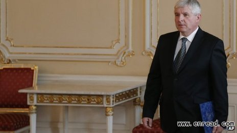 Mr Rusnok handed in his resignation at the presidential palace
