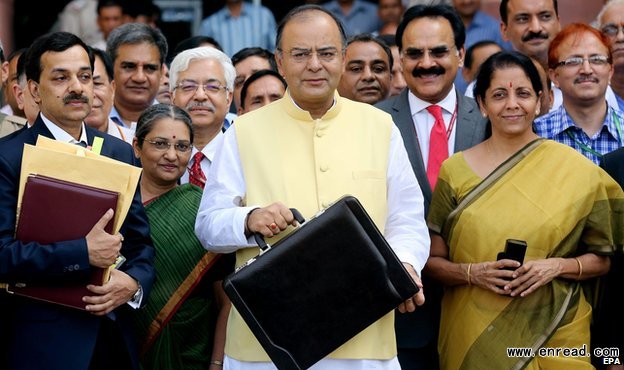 Finance Minister Arun Jaitley (centre) promised to strive for a 