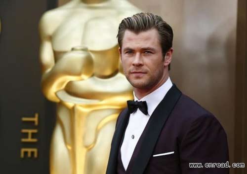 Actor Chris Hemsworth arrives at the 86th Academy Awards in Hollywood, California March 2, 2014.