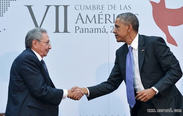 US President Barack Obama (R) shakes hands with Cuba\s President Raul Castro (L).
