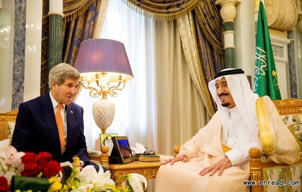 U.S. Secretary of State John Kerry (L) meets with Saudi King Salman at the Royal Court, Thursday, May 7, 2015, in Riyadh, Saudi Arabia.