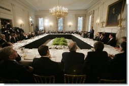 President George W. Bush speaks to the National Governors Association in the State Dining Room of the White House, Monday, Feb. 26, 2007, addressing security, economic and environmental issues.  White House photo by Eric Draper