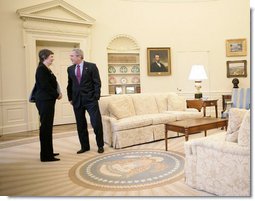 President George W. Bush meets with Prime Minister Helen Clark of New Zealand in the Oval Office Wednesday, March 21, 2007, where the two leaders talked about the environment and the need for our respective countries to work toward energy security. White House photo by Eric Draper